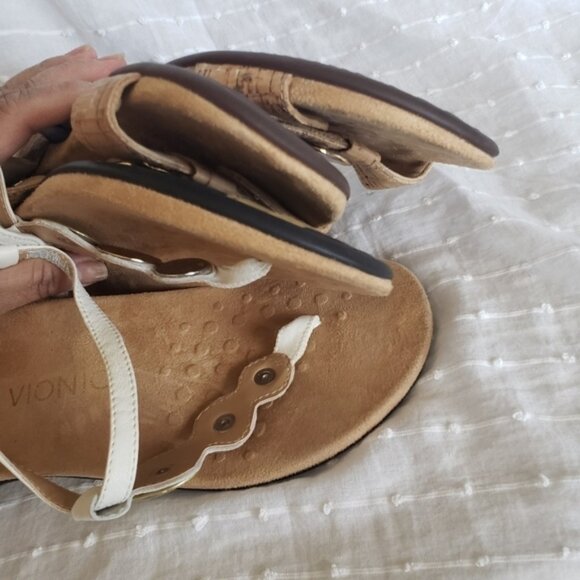White vioni  sandle size 7 - Picture 4 of 7